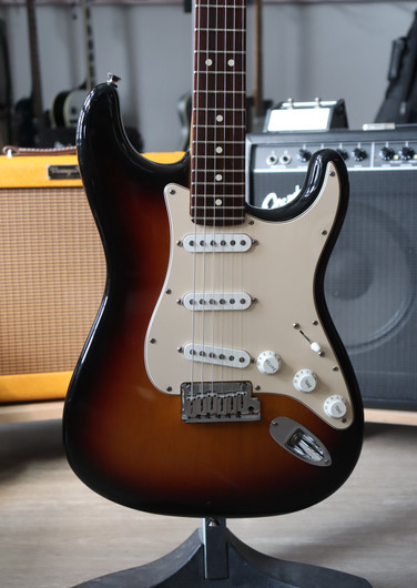 Fender American Stratocaster 2003+ kova laukku (käytetty)