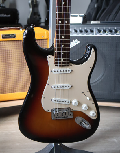 Fender American Stratocaster 2003+ kova laukku (käytetty)