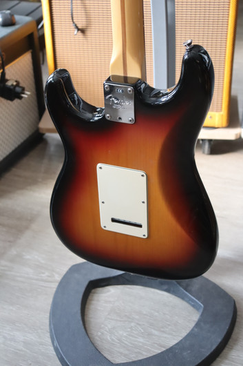 Fender American Stratocaster 2003+ kova laukku (käytetty)