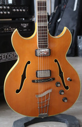 Höfner 4576 Verithin Florentine Deluxe 1967 + kova laukku (käytetty)