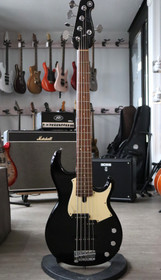 Yamaha BB 435 5-kielinen basso musta (käytetty)