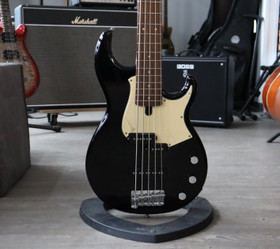 Yamaha BB 435 5-kielinen basso musta (käytetty)
