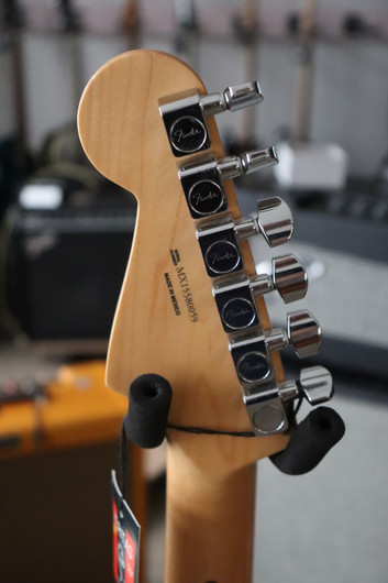 Fender Stratocaster HSS 2015 sähkökitara + gig bag (käytetty)