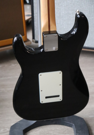 Fender Stratocaster HSS 2015 sähkökitara + gig bag (käytetty)
