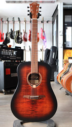 LAG Solid Top Dreadnought Acoustic Guitar T70D B&B 2022 (käytetty)