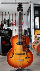 Godin 5th Avenue Kingpin Cognacburst + Soft Case (käytetty)