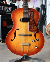 Godin 5th Avenue Kingpin Cognacburst + Soft Case (käytetty)