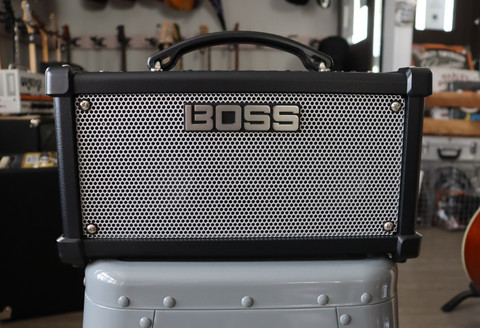 Boss Dual Cube LX kitaravahvistin (käytetty)