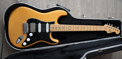 Fender American Stratocaster 2003 +  kova laukku (käytetty)