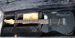 1986 G&L ASAT USA sähkökitara + kova laukku (käytetty)