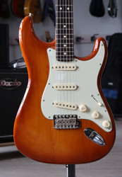 Fender American Performer Strat 2020 + kova laukku (käytetty)