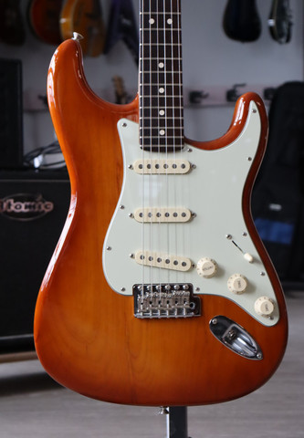 Fender American Performer Strat 2020 + kova laukku (käytetty)