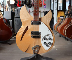 Rickenbacker 330/12 Maple Glo 2000 sähkökitara (käytetty)