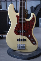 Schecter Jazz Bass Diamond Series 2006 sähköbasso (käytetty)