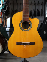 Ibanez GA3ECE-OAM kitara mikrofonilla (käytetty)