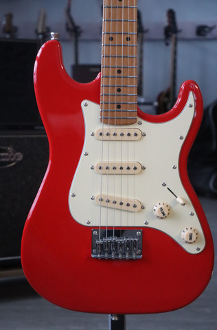 Jet Guitars JS-300 Mini Red 2/3-kokoinen sähkökitara (käytetty)