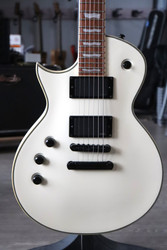 ESP LTD EC-401 LH Olympic White vasenkätinen sähkökitara (käytetty)