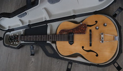 Godin 5th Avenue Kingpin + case (used)