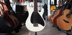 Music Man SUB 1 2004 sähkökitara (käyttety)