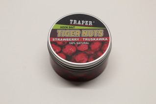 Tigernuts in strawberry dip 40g