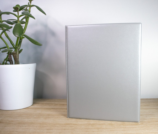 Isompi samettikansio 2:lle kuvalle