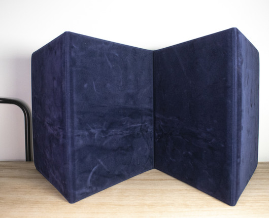 Samettikansio 4:lle pysty- tai vaakakuvalle