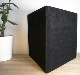 Isompi samettikansio 2:lle pysty- tai vaakakuvalle