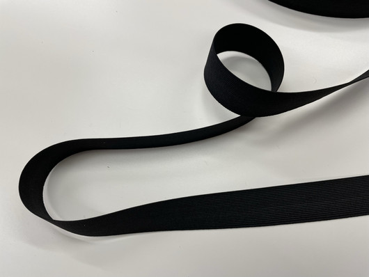 Kotimainen kuminauha 25mm Musta