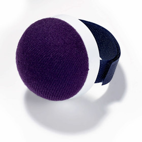 Neulatyyny tarrakiinnityksellä ranteeseen