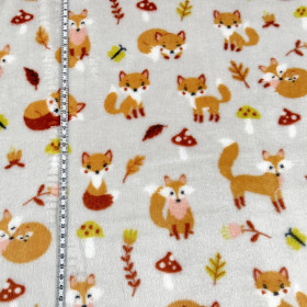 Fleece: Ketunpojat sienessä