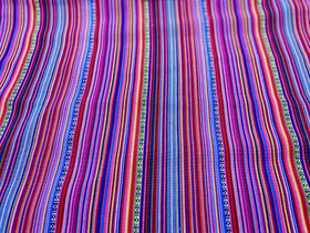 Värikäs raitakangas