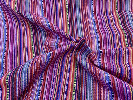 Värikäs raitakangas