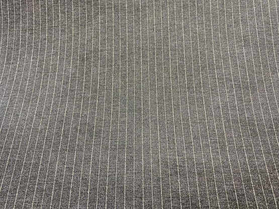 Tummansininen raitakangas 