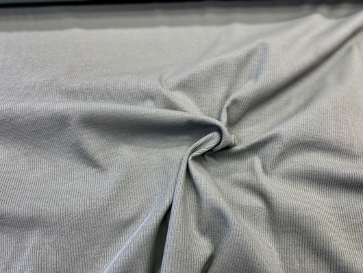 Ribbi: Tumma minttu.