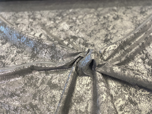 Tekonahka: Kiiltävät läiskät