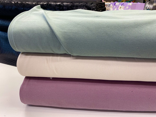 Ribbi: Tumma minttu.