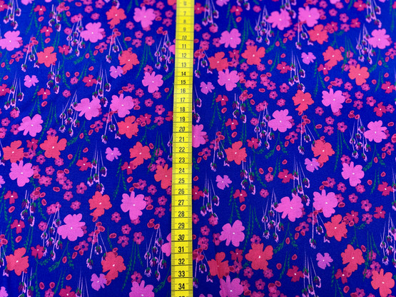 Viskoosi: punaiset kukkaset