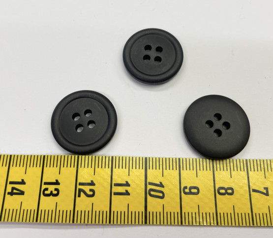 Nappi: 4 reikäinen musta