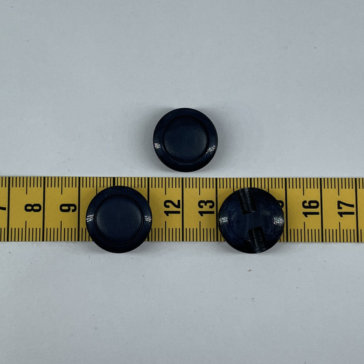 Tumman sininen kanta nappi syvennyksellä