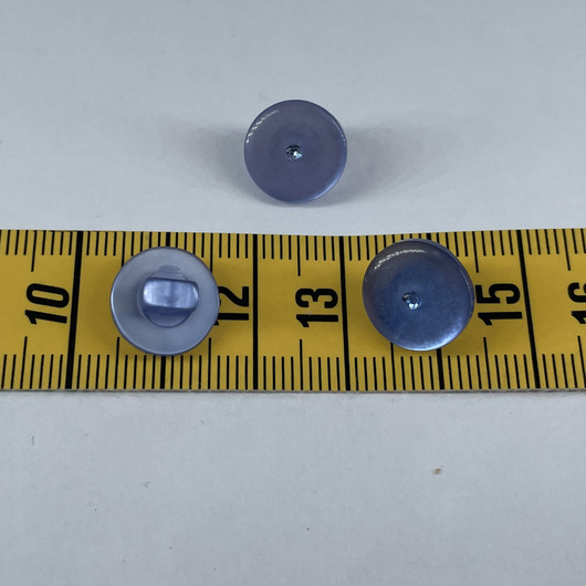 Kiiltävä kanta nappi