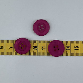 Pinkki nappi syvennyksellä