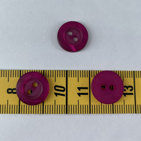 Pinkki nappi syvennyksellä