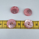 Vaaleanpunainen kiiltävä nappi