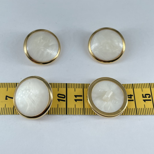 Kulta helmiäis nappi