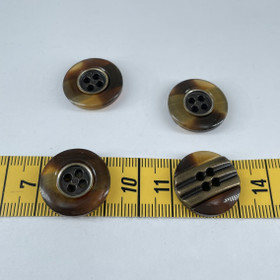 Ruskea nappi metallisilla yksityiskohdilla 20mm