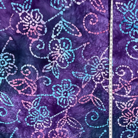 Puuvillakangas Violetit kukat ja lehdet