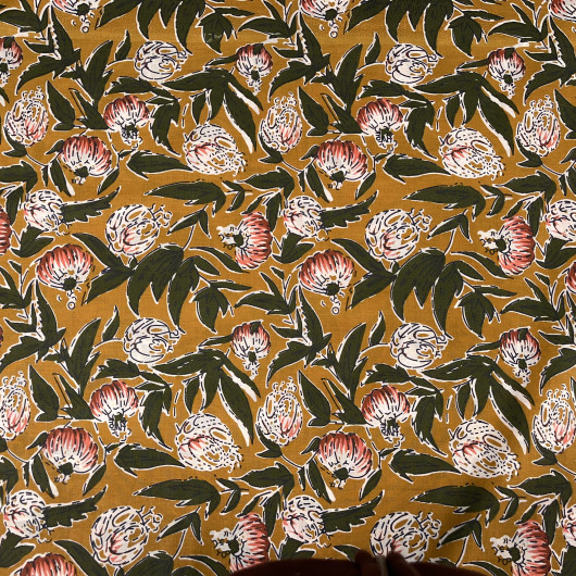 Puuvillakangas Punertavat kukkaset