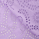 Puuvilla: Brodeeratut kukat Lila